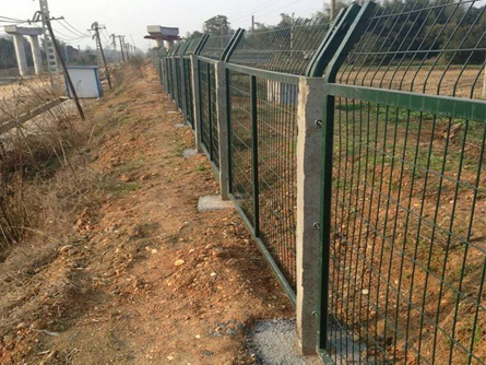 高铁爬坡口围栏